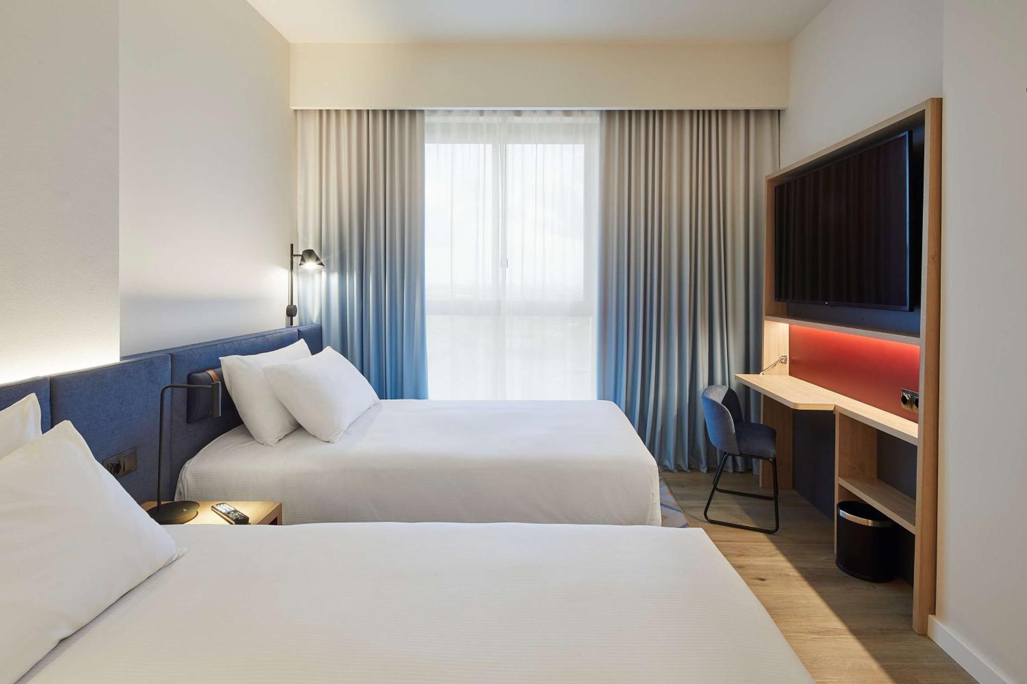 Отель Hampton By Hilton Barcelona Fira Gran Via Оспиталет-де-Льобрегат Экстерьер фото