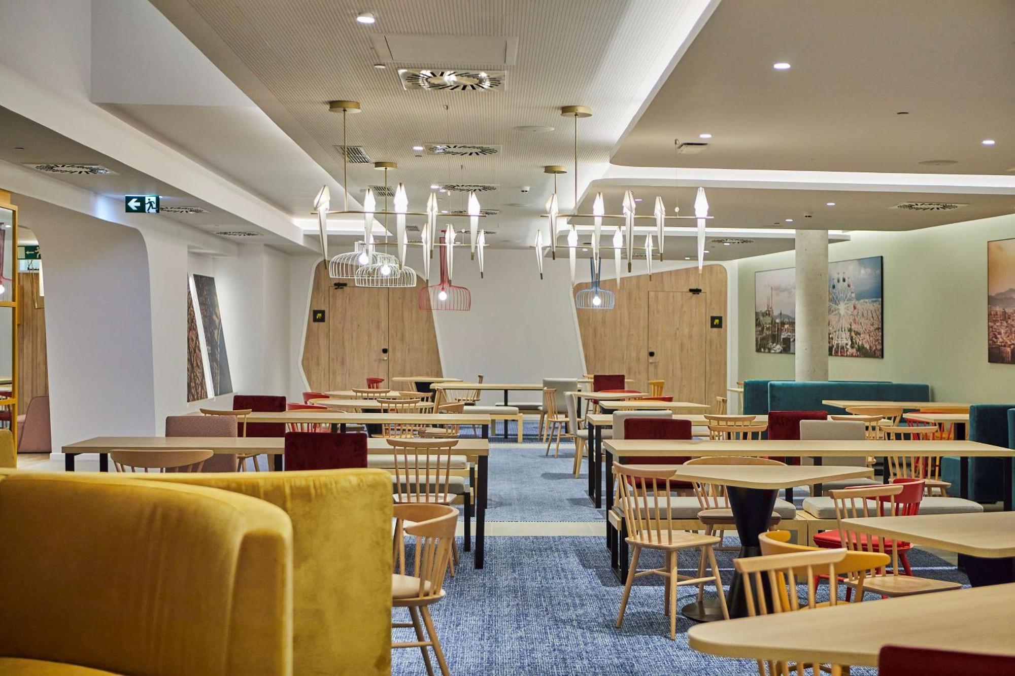 Отель Hampton By Hilton Barcelona Fira Gran Via Оспиталет-де-Льобрегат Экстерьер фото