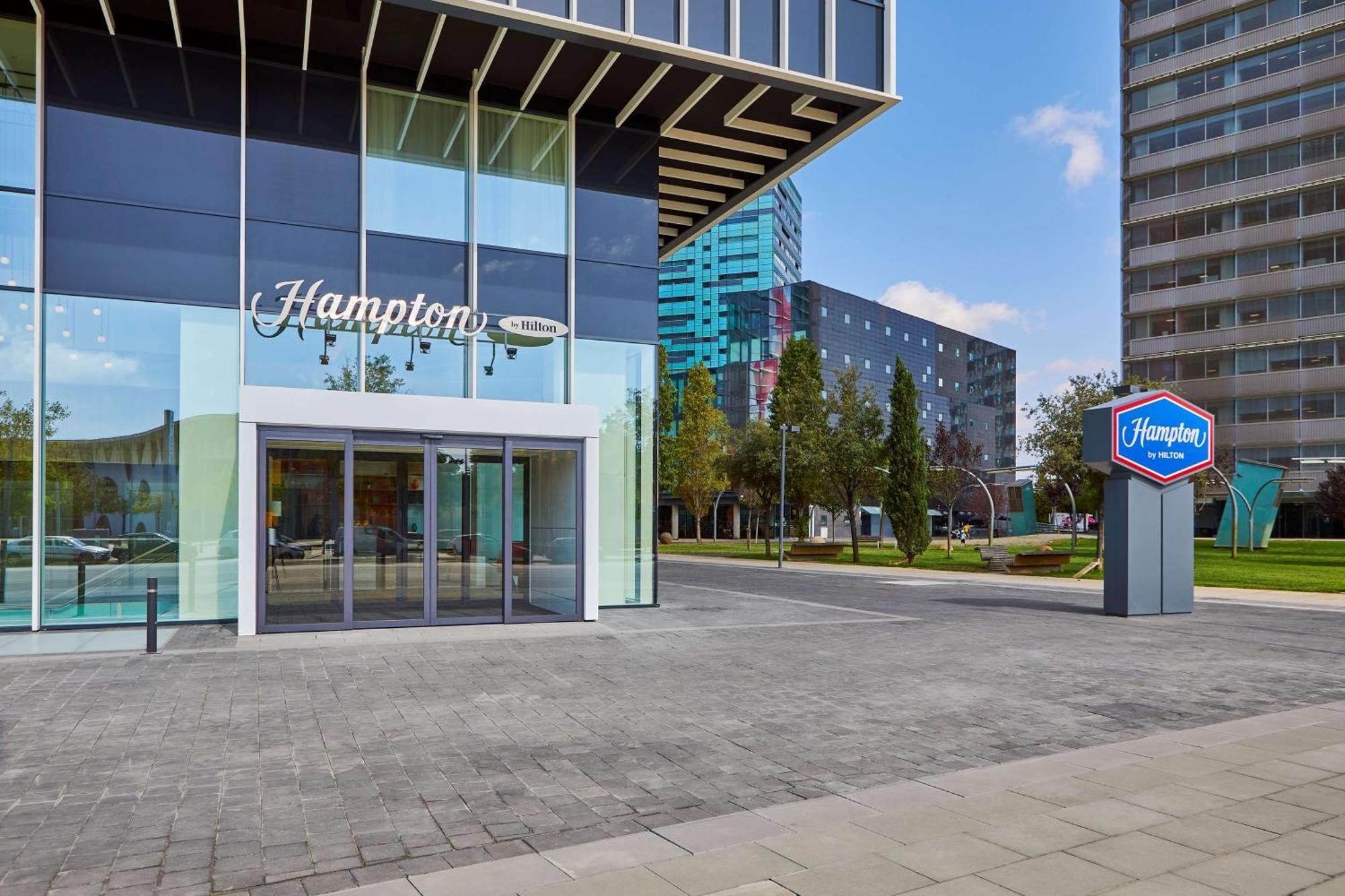 Отель Hampton By Hilton Barcelona Fira Gran Via Оспиталет-де-Льобрегат Экстерьер фото