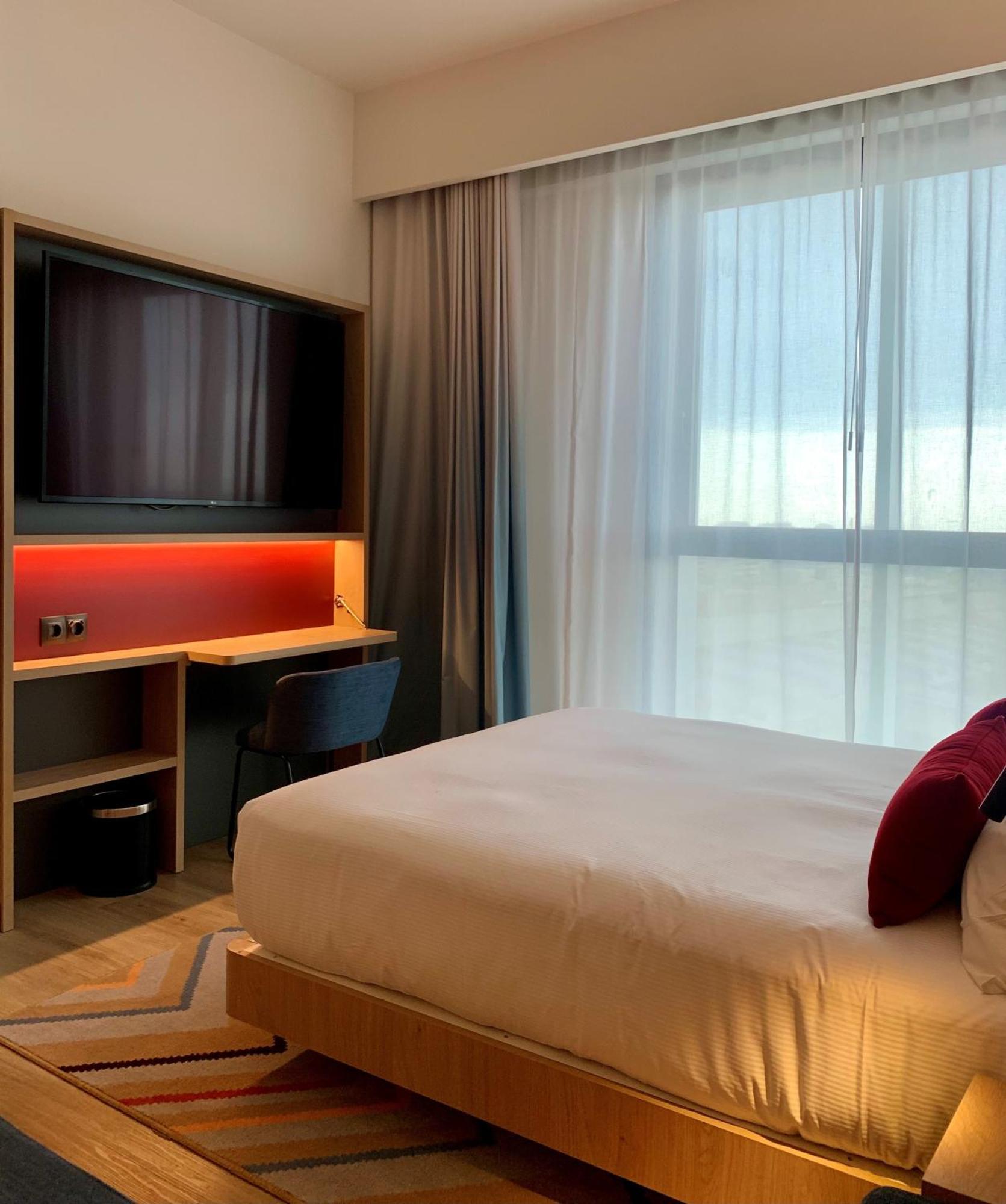 Отель Hampton By Hilton Barcelona Fira Gran Via Оспиталет-де-Льобрегат Экстерьер фото